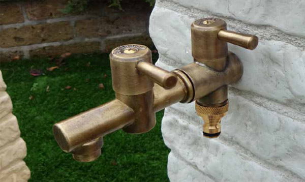 PIPA VRTNA DVOJNA, ZLATA, S PRIKLJUČKOM ZA CEV, RU-COMP-01 2 vrtna pipa s clenom za cev rucomp 01 zlata topdom 2