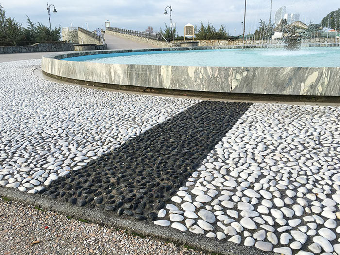 PRODNIK ČRNI 25-40mm 20Kg DEKORATIVNI NERO EBANO 2 prodnik crni 25 40mm 20kg dekorativni nero ebano eobnova 2
